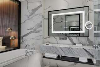 Отель Le Meridien Batumi Батуми Deluxe, Guest room, 1 King, City view, Balcony-3