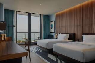 Отель Le Meridien Batumi Батуми Номер Делюкс с 2 кроватями размера «queen-size», балконом и видом на город-4