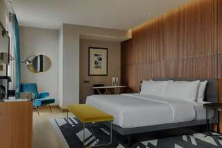 Отель Le Meridien Batumi Батуми Более просторный угловой номер с 1 кроватью размера «king-size» и частичным видом на море-4