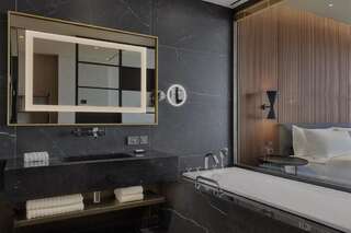 Отель Le Meridien Batumi Батуми Номер Делюкс с 2 кроватями размера «queen-size», балконом и видом на город-6